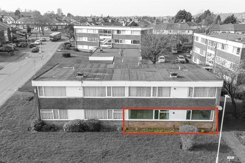 2 bedroom apartment to rent, Middlefield Gardens, Halesowen B62