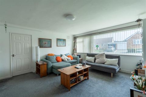 2 bedroom apartment to rent, Middlefield Gardens, Halesowen B62