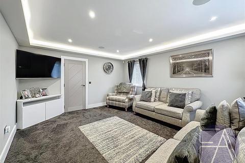 3 bedroom semi-detached house to rent, Aughton Road, Southport PR8