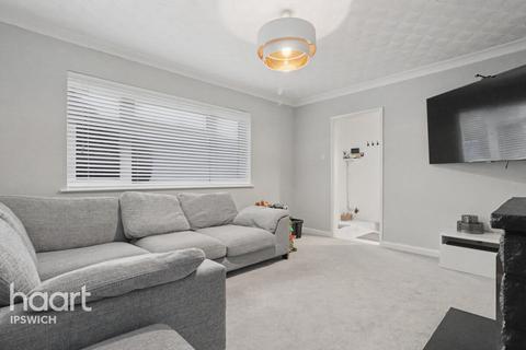 3 bedroom semi-detached house for sale, Violet Close, Ipswich