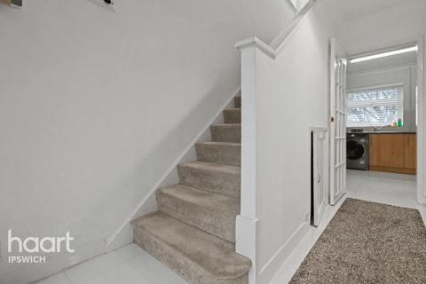 3 bedroom semi-detached house for sale, Violet Close, Ipswich