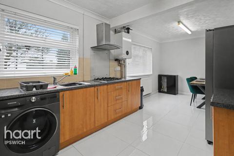 3 bedroom semi-detached house for sale, Violet Close, Ipswich