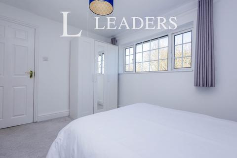 undefined, 32 Homestall, GU2
