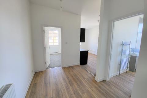 2 bedroom flat to rent, Clarence Road, PO32