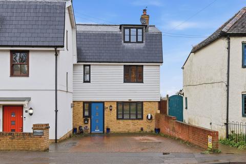 Harlow Road, Roydon