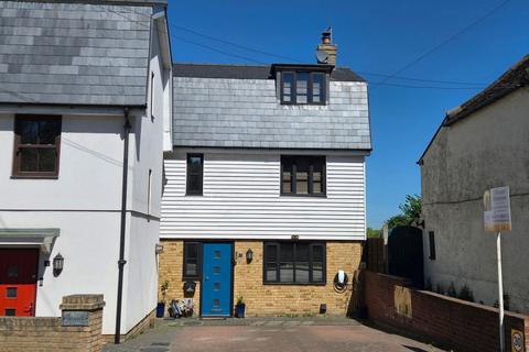 3 bedroom detached house for sale, Harlow Road, Roydon