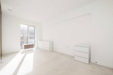 2 bedroom flat to rent, Mozart Gardens, London W3