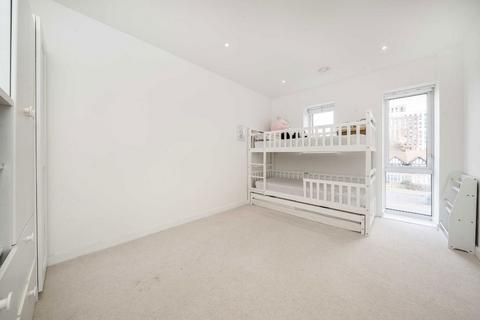 2 bedroom flat to rent, Mozart Gardens, London W3