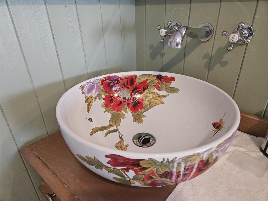 Quirky Basin.jpg