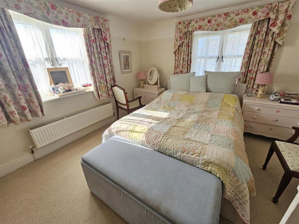 Bedroom 1.jpg