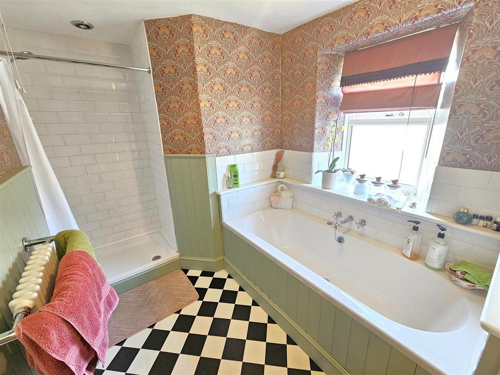 Further Bathroom.jpg