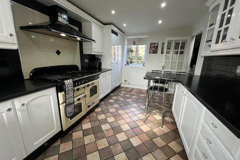 4 bedroom end of terrace house for sale, Augustus Gate, Stevenage