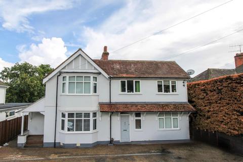 undefined, Fleet Road, Fleet GU51
