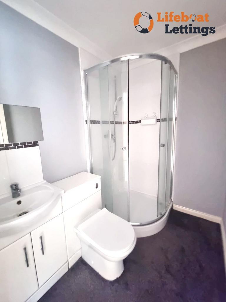 Bedroom 2 ensuite