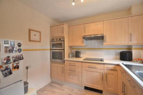 2 bedroom flat for sale, Pegasus Court, Fleet GU51