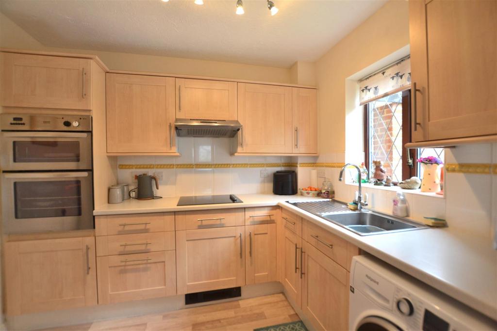 Kitchen 1.JPG