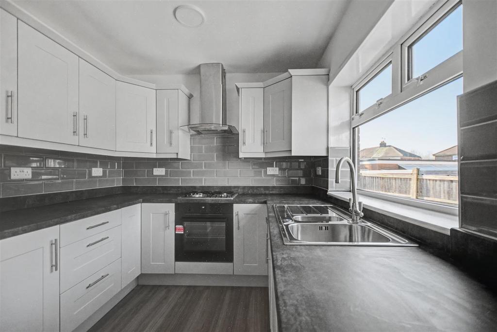 Kitchen 2.jpeg
