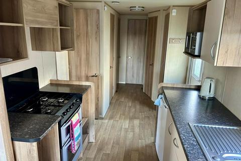 3 bedroom mobile home for sale, Abi Horizon, Tingdene, NR32
