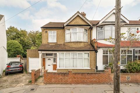 Bishops Park Road, London