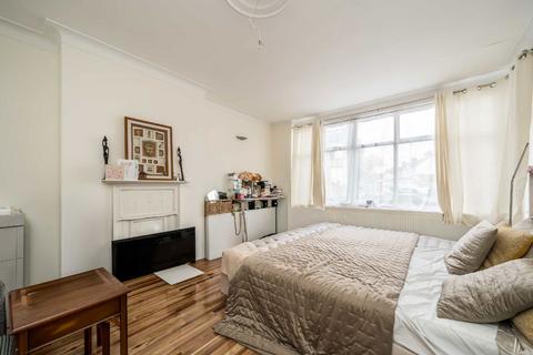 undefined, Bishops Park Road, London
