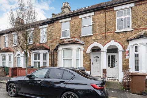 4 bedroom terraced house to rent, Goldsmith Road, London, E17