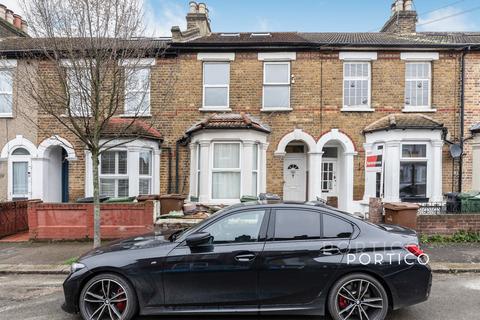 4 bedroom terraced house to rent, Goldsmith Road, London, E17