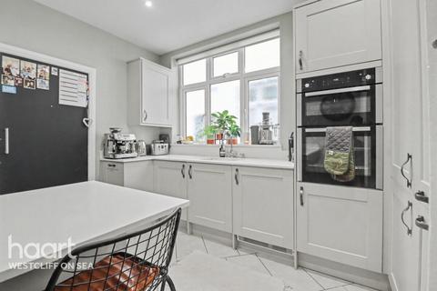 2 bedroom flat for sale, Leigh Road, Leigh-On-Sea
