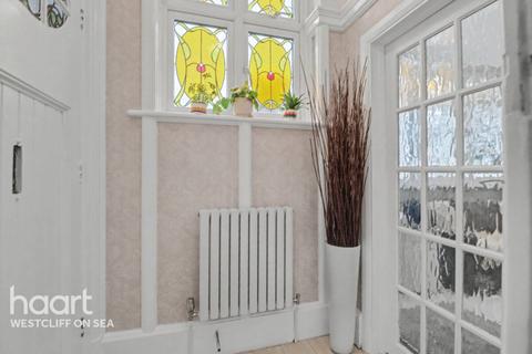 2 bedroom flat for sale, Leigh Road, Leigh-On-Sea