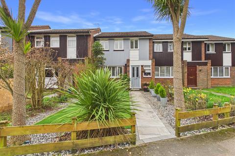 3 bedroom terraced house for sale, Magdalene Road, Shepperton