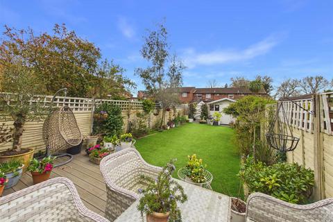 3 bedroom terraced house for sale, Magdalene Road, Shepperton