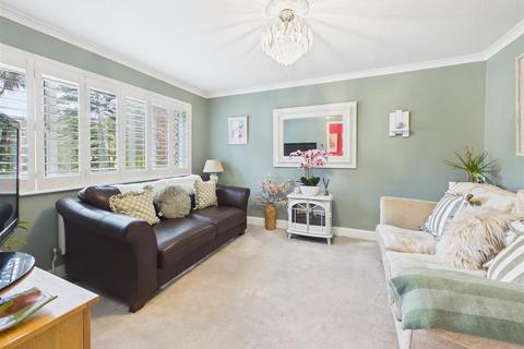 3 bedroom terraced house for sale, Magdalene Road, Shepperton