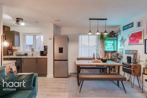 2 bedroom coach house for sale, Doughton Road, Kelvedon