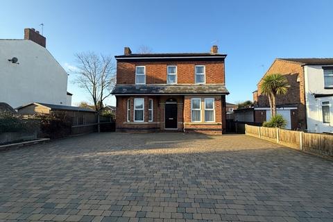 4 bedroom detached house to rent, Alma Road, Southport PR8