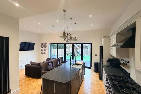 4 bedroom detached house to rent, Alma Road, Southport PR8