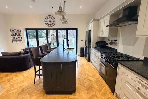 4 bedroom detached house to rent, Alma Road, Southport PR8