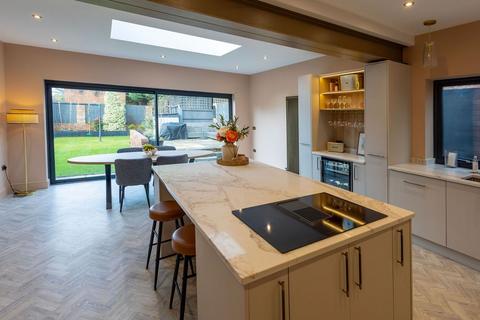 3 bedroom semi-detached house to rent, Ryder Crescent, Southport PR8