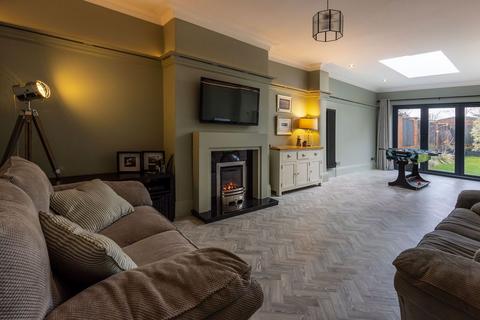 3 bedroom semi-detached house to rent, Ryder Crescent, Southport PR8