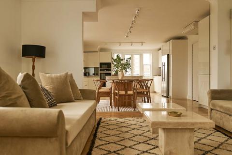 undefined, Europa House