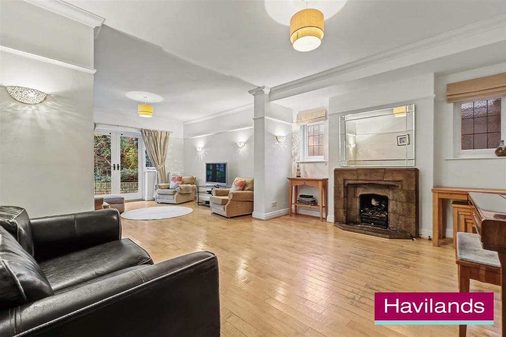 Creswell Way N21 1 AE-1.jpg