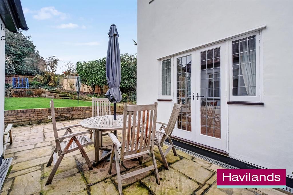 Creswell Way N21 1 AE-7.jpg