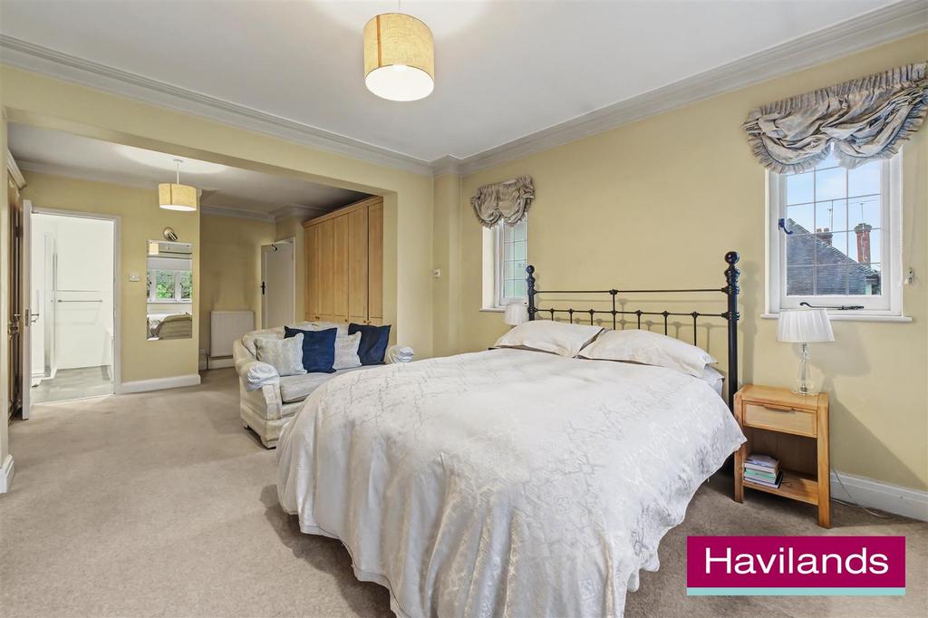 Creswell Way N21 1 AE-18.jpg
