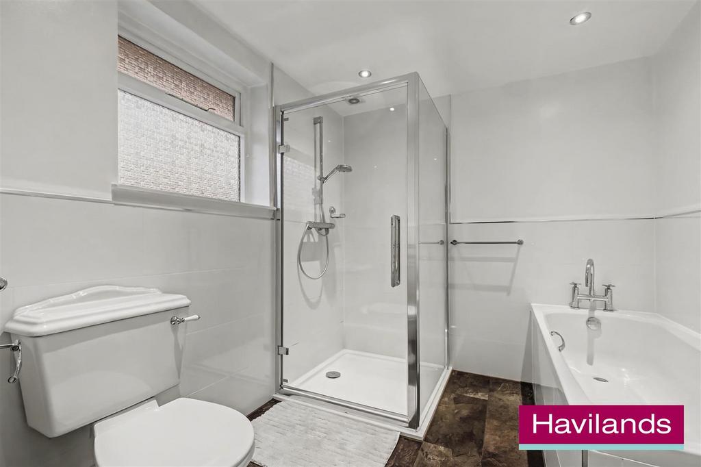 Creswell Way N21 1 AE-19.jpg