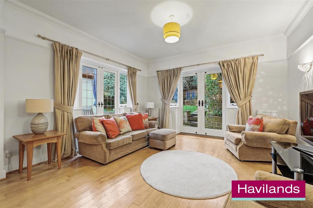Creswell Way N21 1 AE-2.jpg