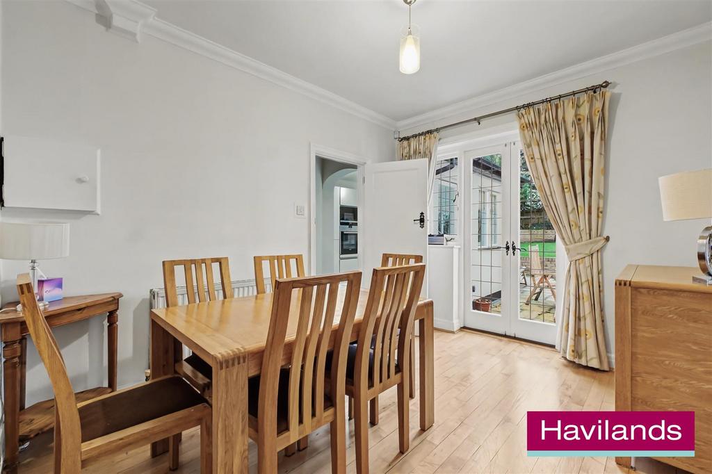 Creswell Way N21 1 AE-4.jpg