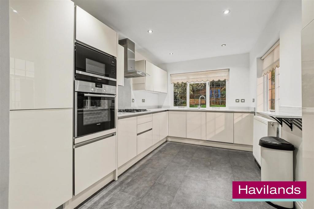 Creswell Way N21 1 AE-5.jpg