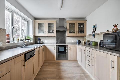 4 bedroom detached house for sale, Oak Tree Close, Trowbridge BA14