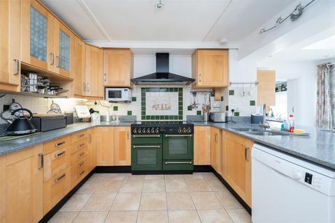 3 bedroom house for sale, Gladstone Road, Burgess Hill