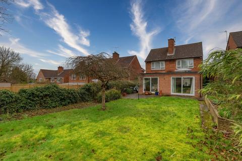 3 bedroom detached house for sale, Fairway, Buckinghamshire HP27