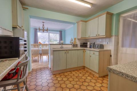 3 bedroom detached house for sale, Fairway, Buckinghamshire HP27