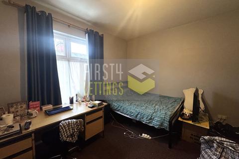 4 bedroom terraced house to rent, Avenue Road Extension, Leicester LE2